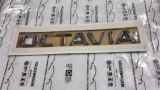 Octavia III - alkuperäinen OCTAVIA-logo takakontissa.