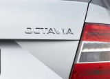 Octavia III - alkuperäinen OCTAVIA-logo takakontissa.